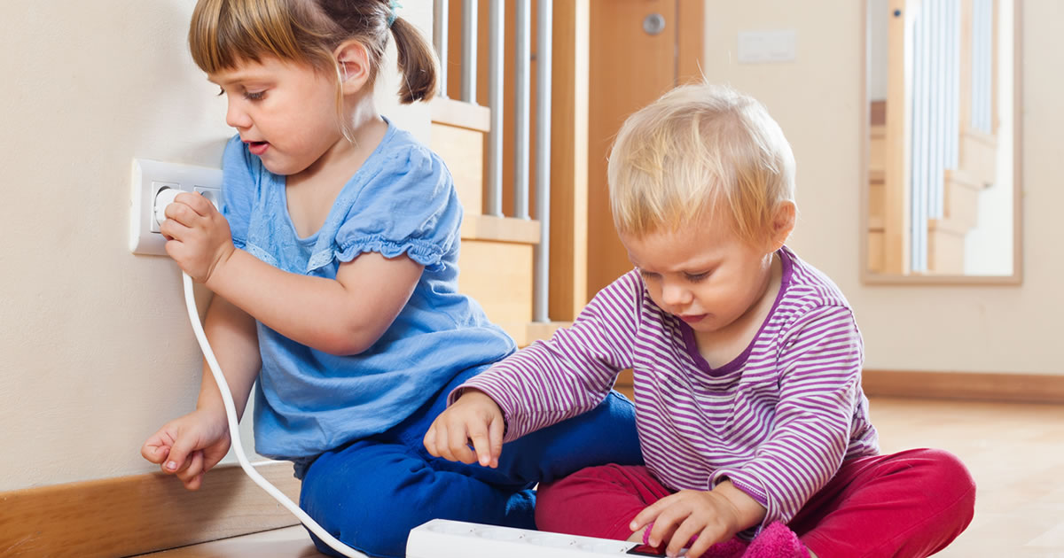 Des cache-prises pour protéger vos enfants des accidents