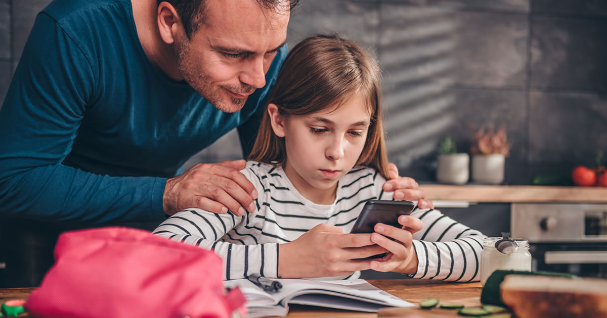 Mon enfant souhaite son 1er téléphone : que faire ?