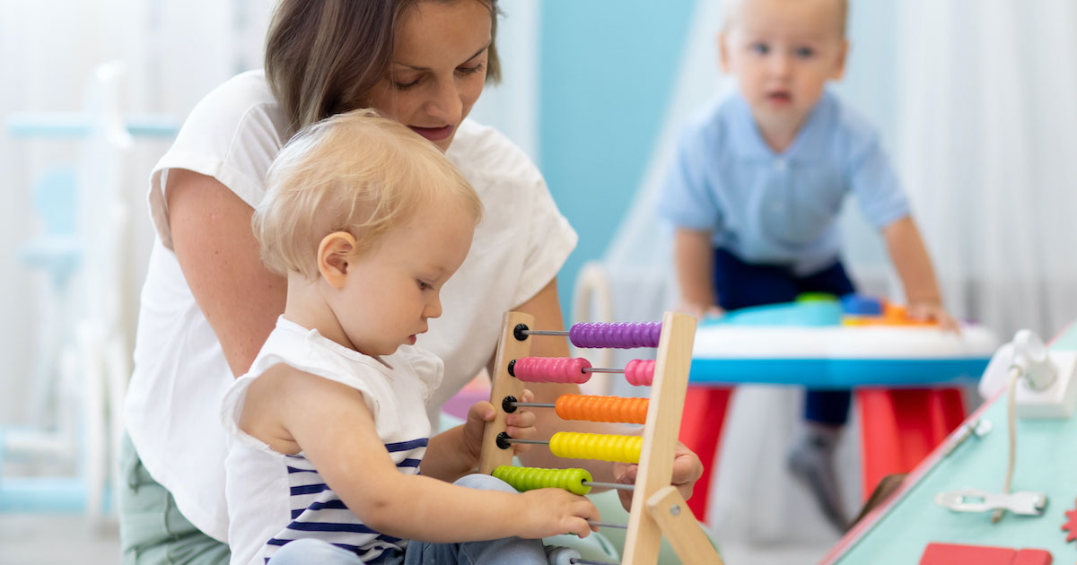 Comment communiquer avec les parents en tant qu'assistante maternelle ?