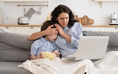 202407PREVenfantsfaceauxecransvignette.webp