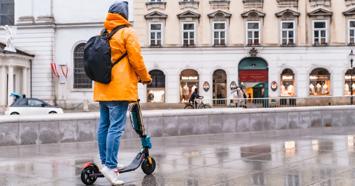 Rouler en trottinette électrique sous la pluie : nos conseils pour rouler en toute sécurité