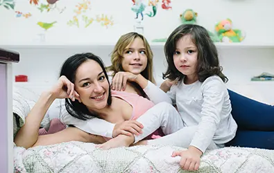2025PRESSEFamilleMonoparentaleVignette.webp