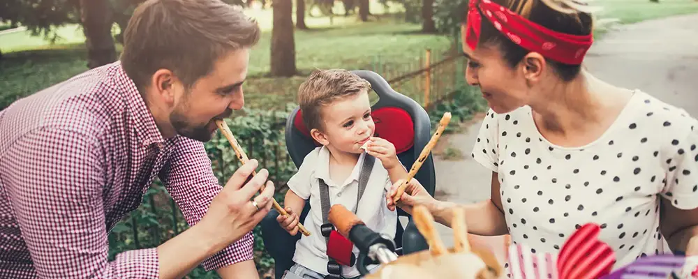 Famille à vélo