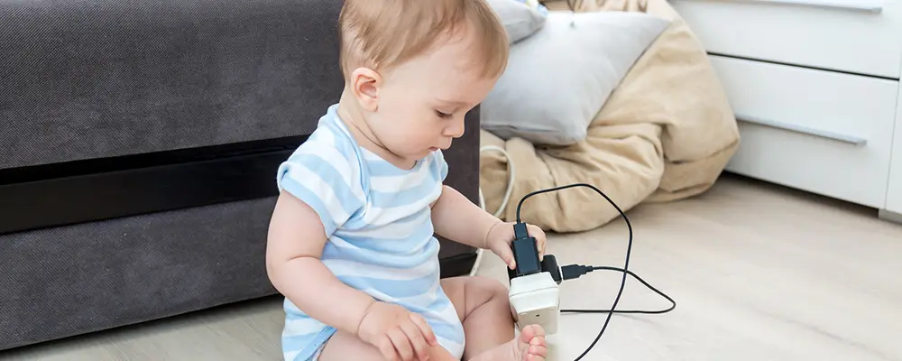 Les risque électriques et les bébés