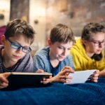 Enfants sur les écrans