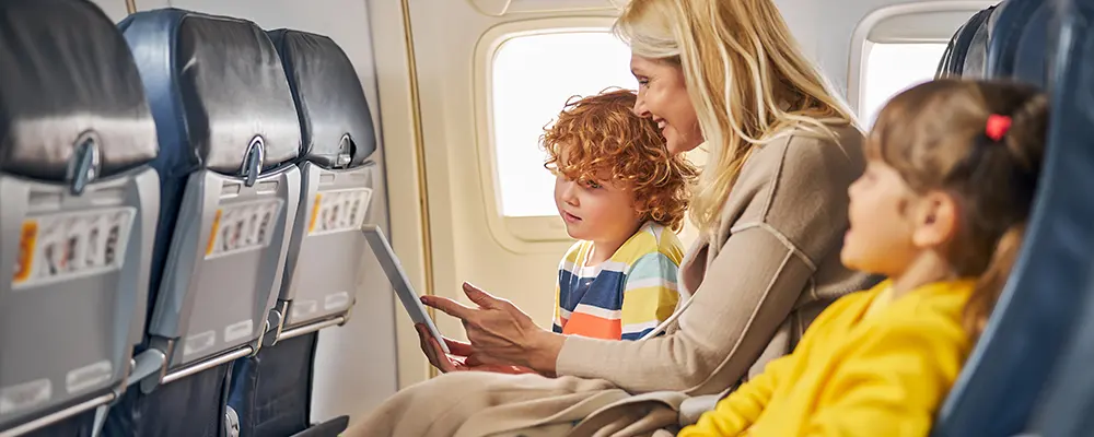 Voyager avec son enfant en avion