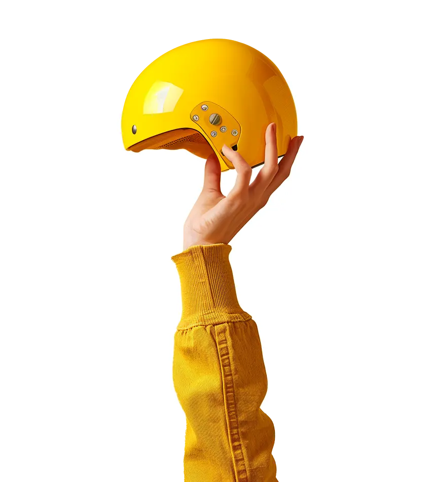 Main qui tient un casque
