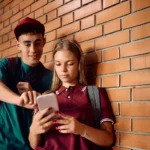 Ados devant téléphone